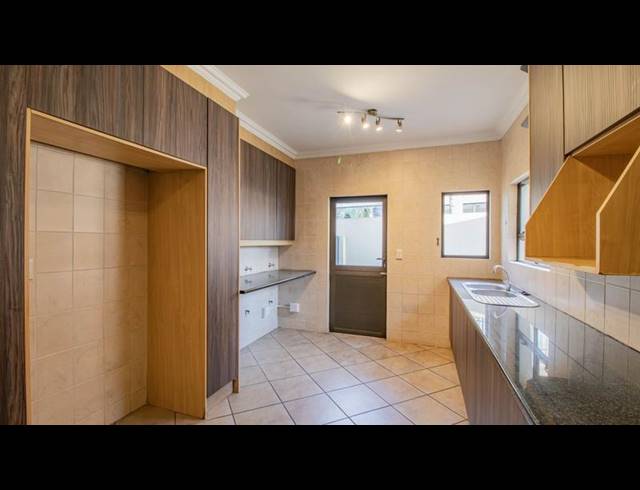 4 BEDROOM HOUSE FOR SALE IN GLEN ERASMIA